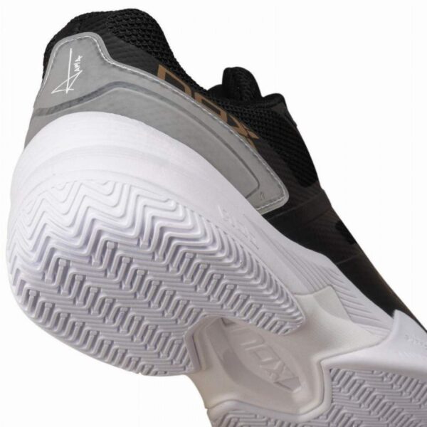 zapatillas-nox-at10-pro-negro-oro-1-es-7-1100×1100