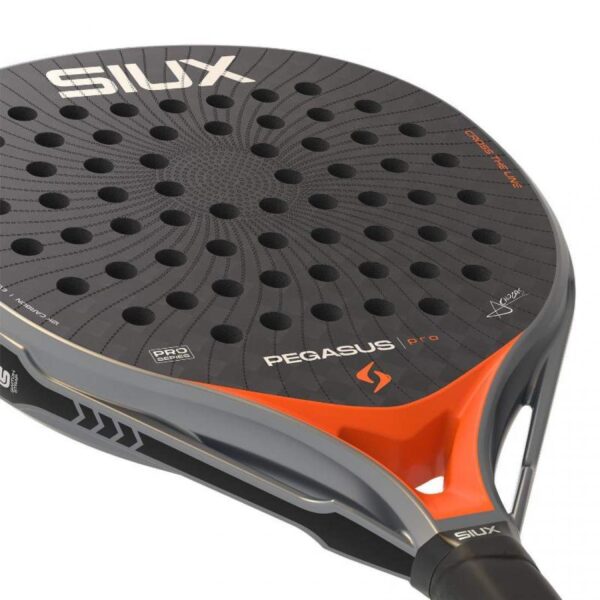 pala-siux-alex-chozas-pegasus-pro-2026-gris-naranja-es-5-1100×1100-2.jpg