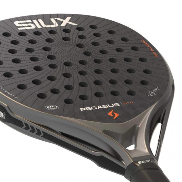 pala-siux-alex-chozas-pegasus-pro-2026-gris-negro-es-5-1100×1100-2.jpg