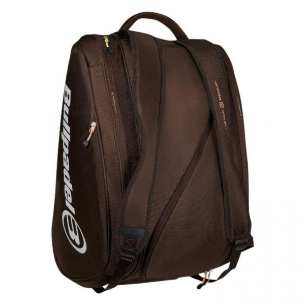 paletero-bullpadel-claudia-fernandez-wonder-bpp26024-chocolate-es-1-1100×1100-2.jpg